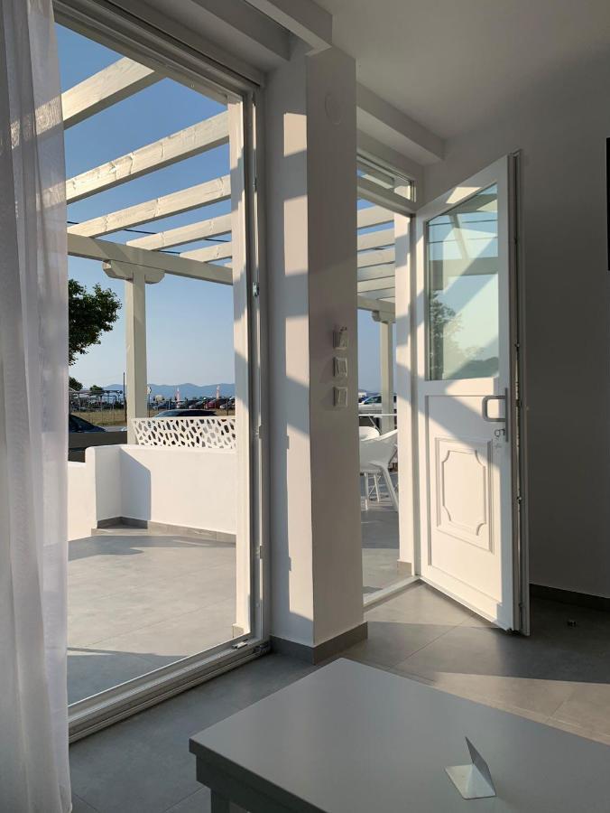 Ocean Blue Suites Ierissós Buitenkant foto