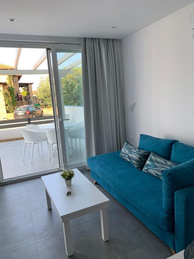 Ocean Blue Suites Ierissós Buitenkant foto