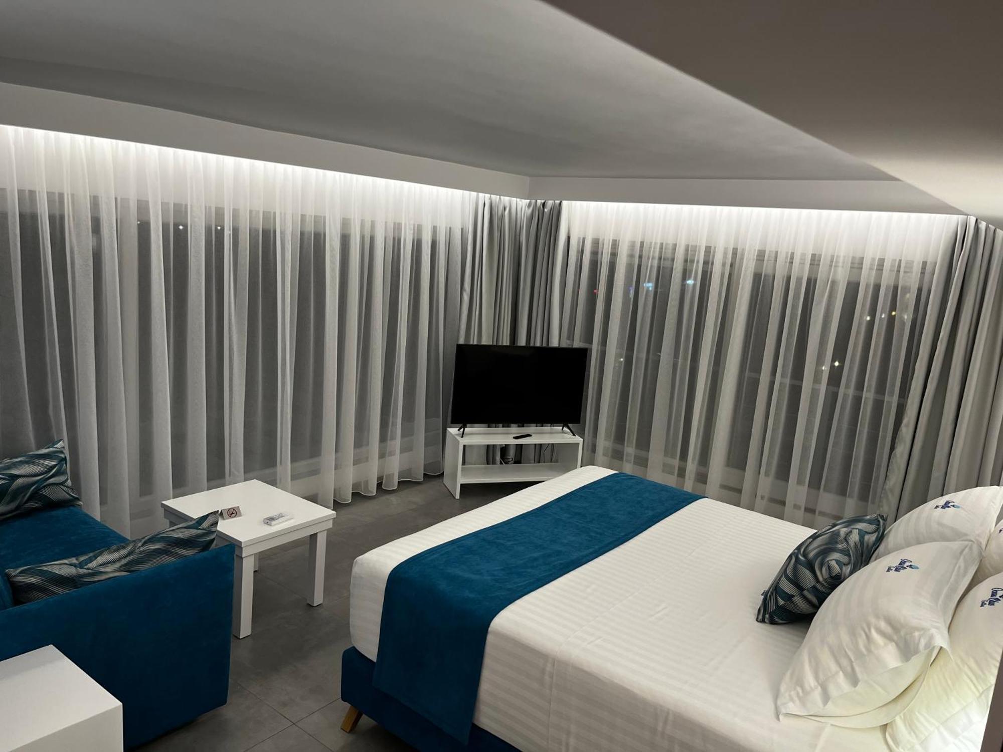 Ocean Blue Suites Ierissós Buitenkant foto