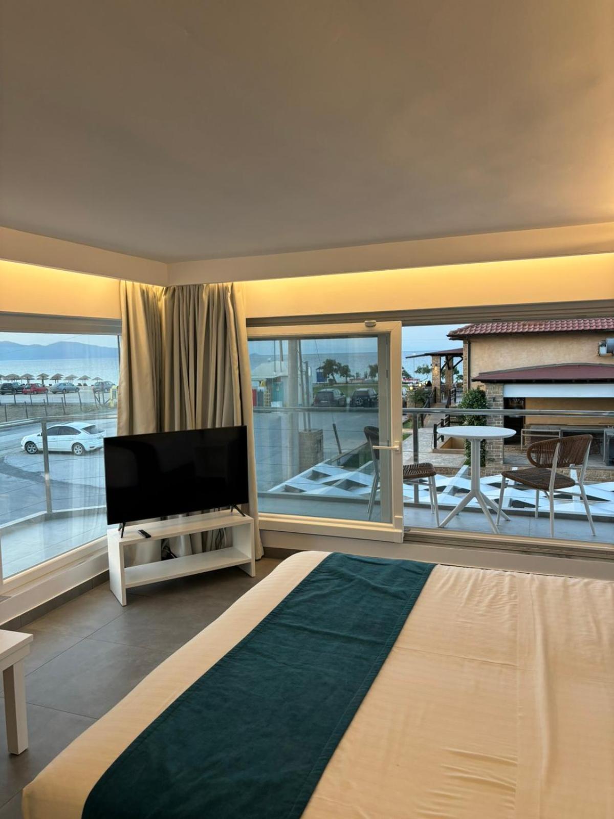 Ocean Blue Suites Ierissós Kamer foto