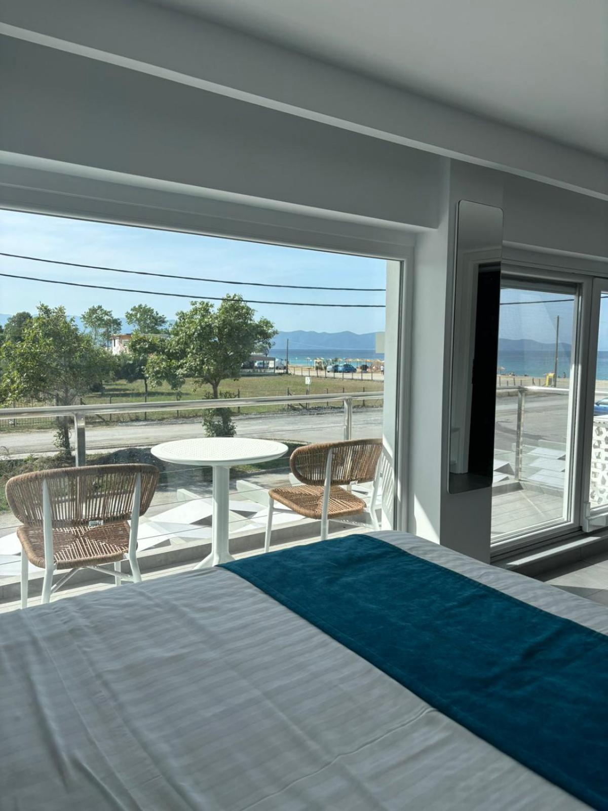 Ocean Blue Suites Ierissós Buitenkant foto