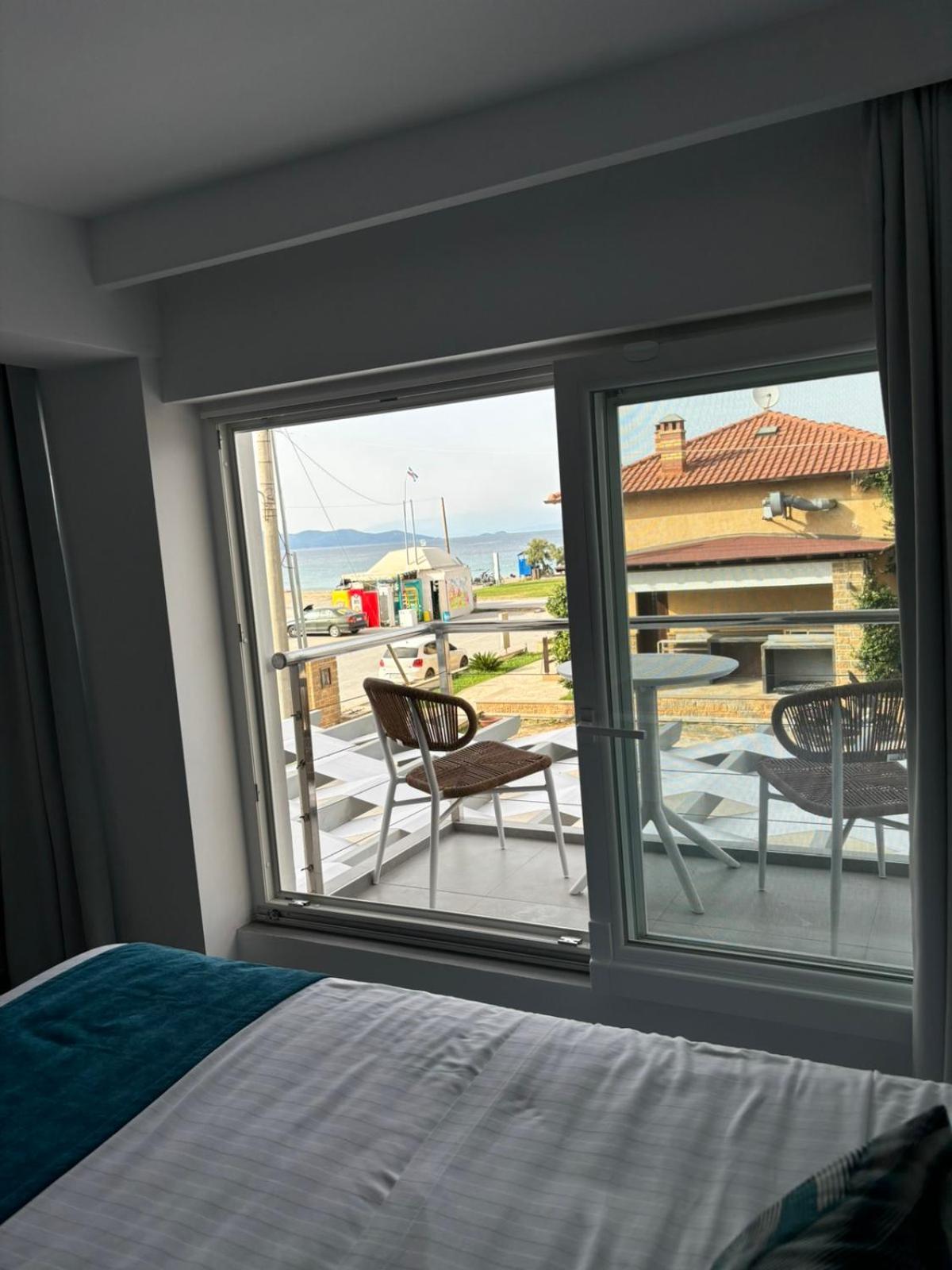 Ocean Blue Suites Ierissós Buitenkant foto